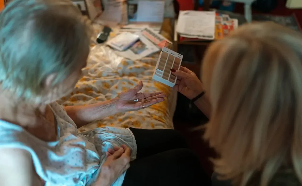 Coping with a Parent Who Has Dementia – Your Dementia Care Roadmap Coping with a Parent Who Has Dementia – Your Dementia Care Roadmap