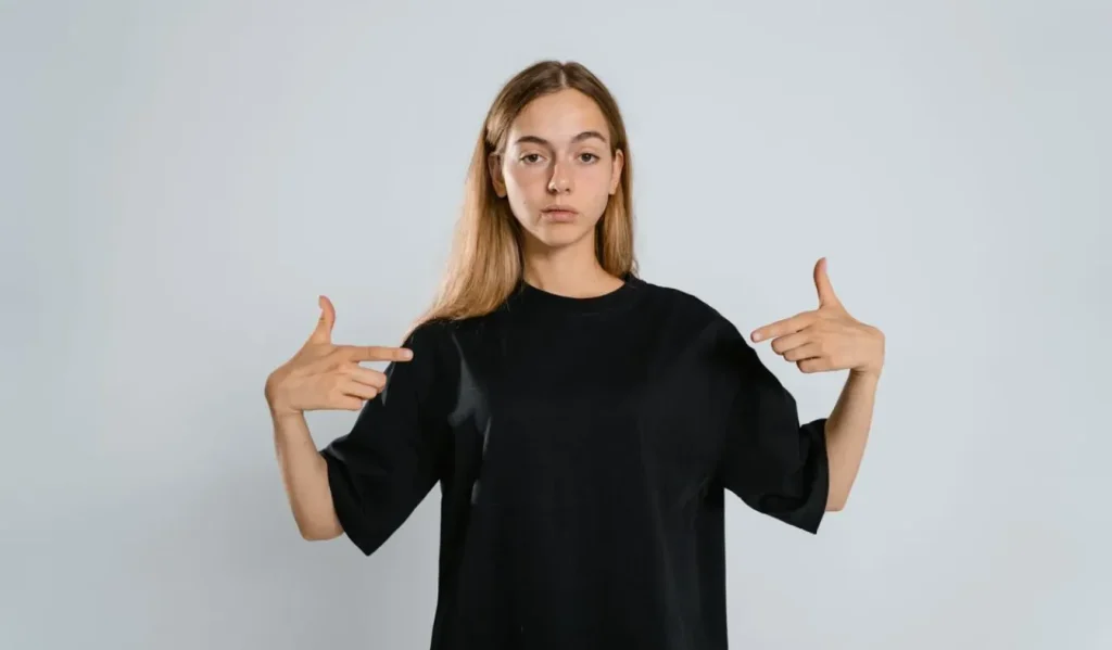 How to Know If Someone Is Judging You