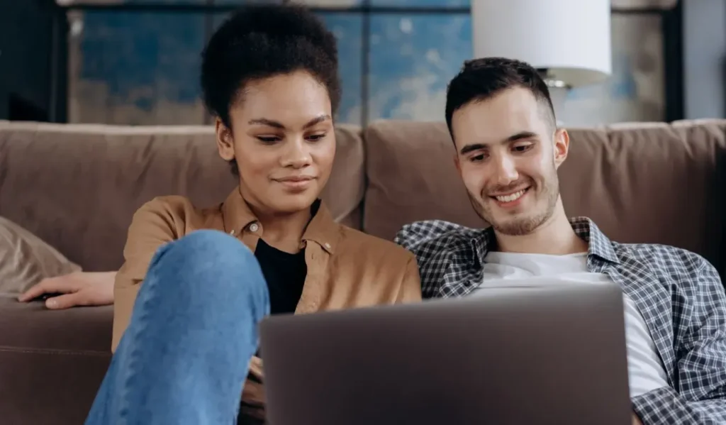 How Online Couples Therapy Strengthens Communication and Trust