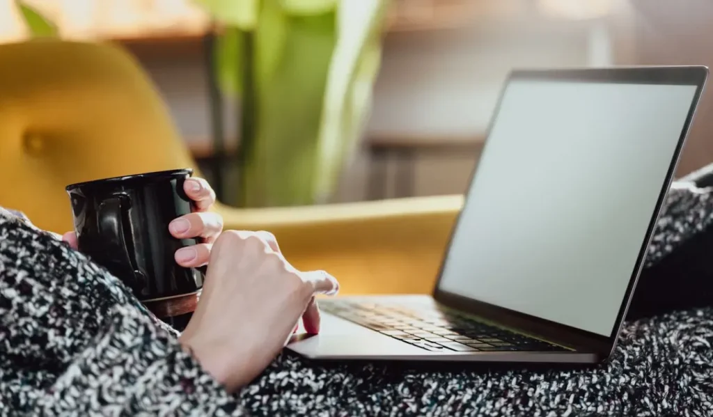 How Mindfulness-Based Therapy Online Creates Calm in Daily Life