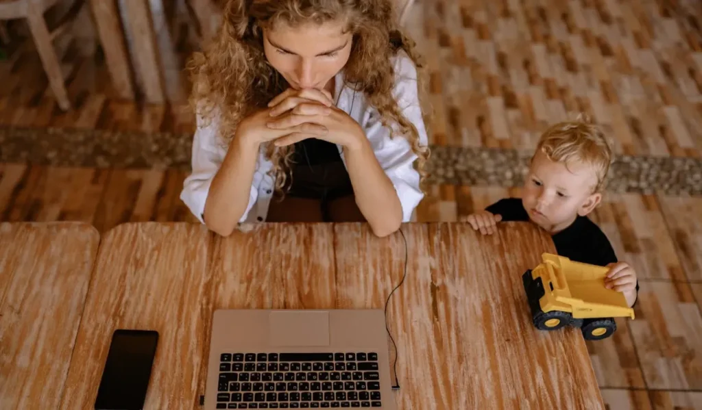 How Gestalt Therapy Online Helps You Stay Present and Self-Aware