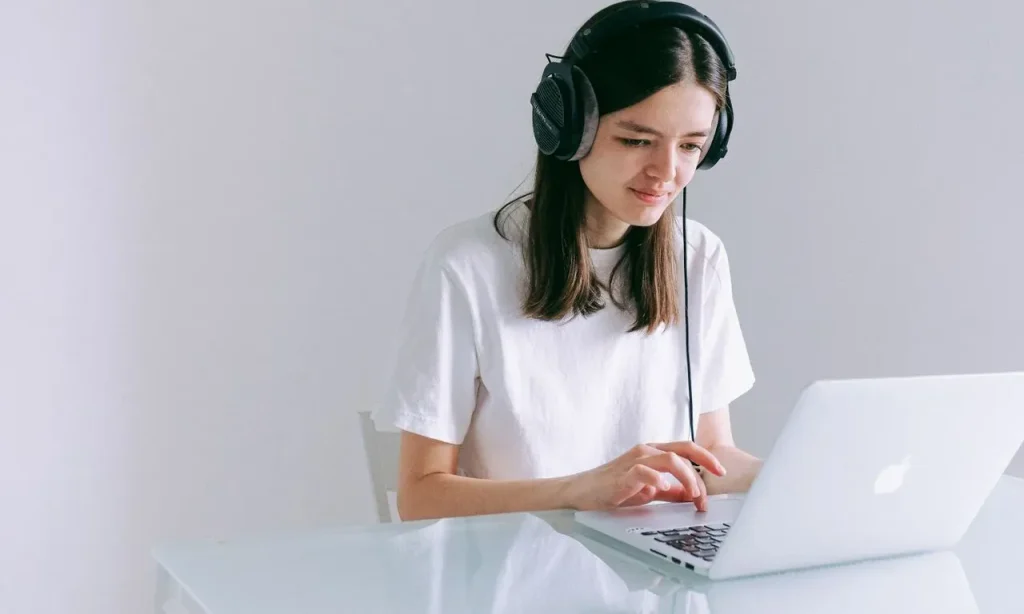 Individual Therapy: What to Expect from Your First Online Session