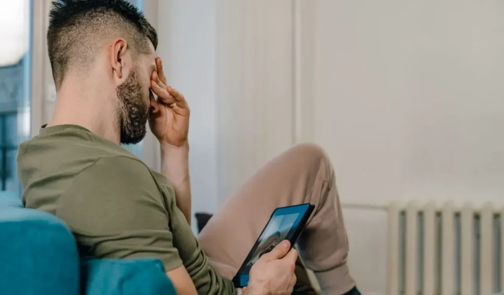 How Online PTSD Therapy Helps You Process Trauma Safely