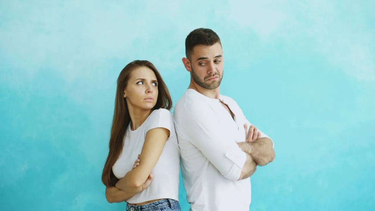 couples facing against each other and confused circles on wall