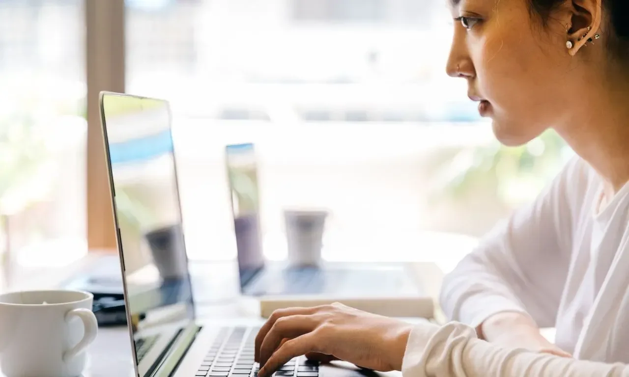 Professional Support vs. Online Searching for Symptoms