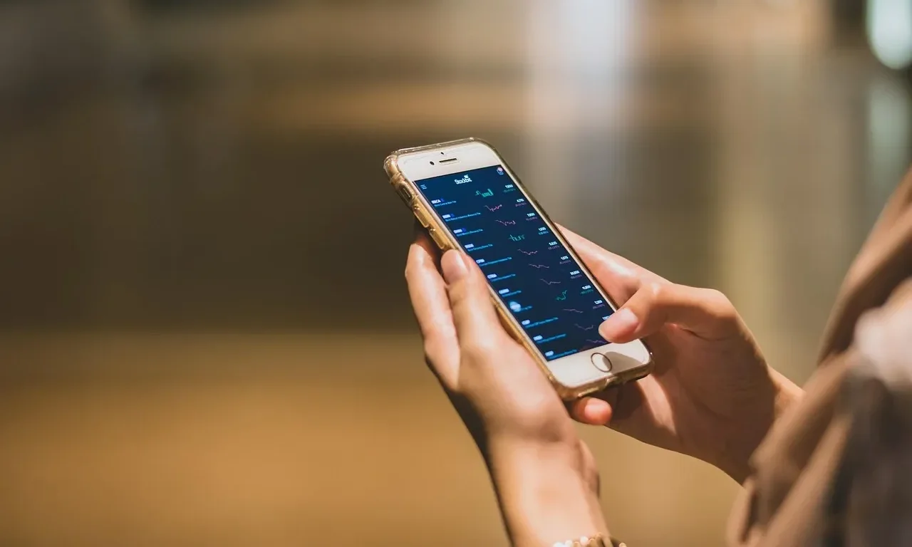 Can Text-Based Therapy Really Help with Immediate Anxiety?